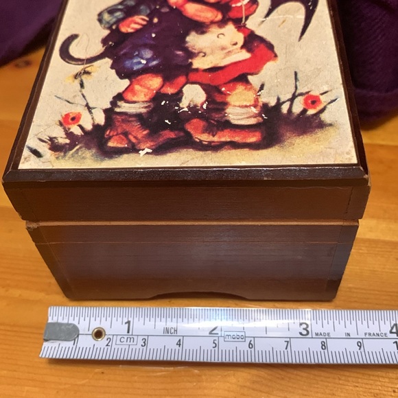 Vintage Hummel music box, “rain drops” 🎶, EUC - Picture 10 of 11